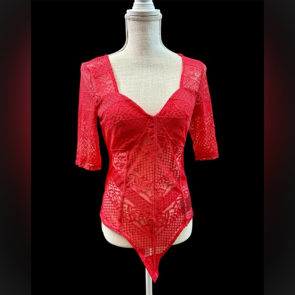 Guess sz MD bright red lace bodysuit like new tops stretchy shirt sleeves - Picture 1 of 6